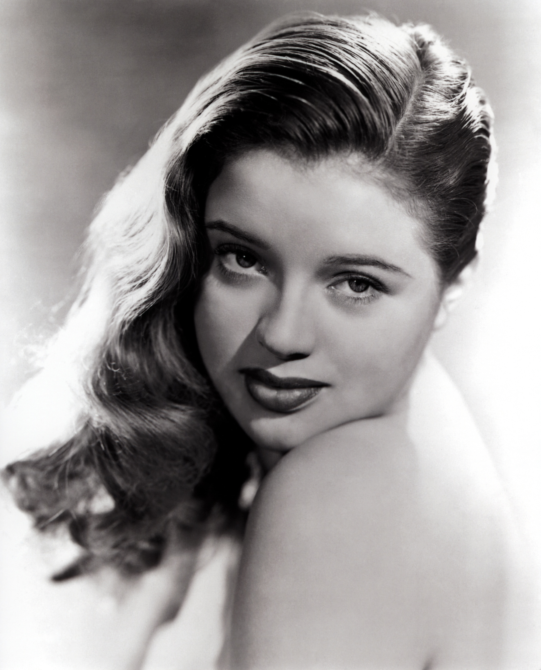 Classic Beauty Diana Dors Splendid Isolation classic-beauty-diana-dors-splendid-isolation